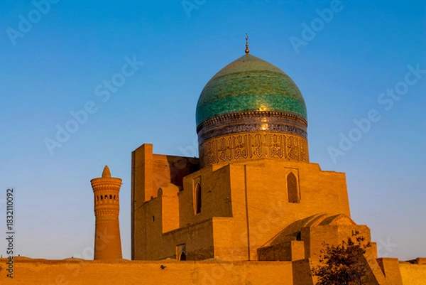Fototapeta Uzbekistan architecture in Samarkand and Bukhara with intricate mosaics blue domes ancient madrasas Islamic patterns historic monuments vibrant tilework and cultural heritage in bright daylight