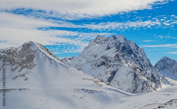 Fototapeta snow covered mountains