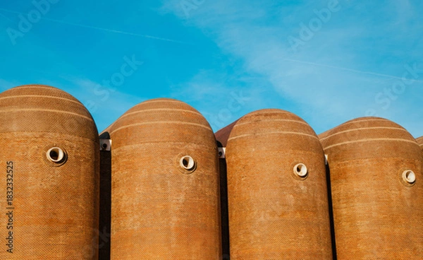 Fototapeta Almacén vinícola en Valencia