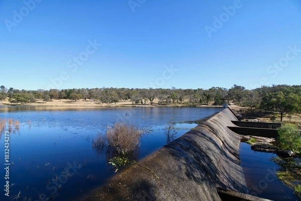 Fototapeta Great scenery at Storm King Dam in Stanthorpe, Queensland, Australia.