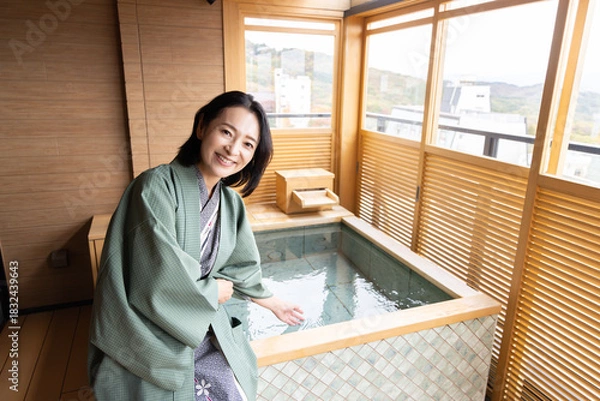 Fototapeta 女子旅　温泉旅館　宿泊部屋シーン