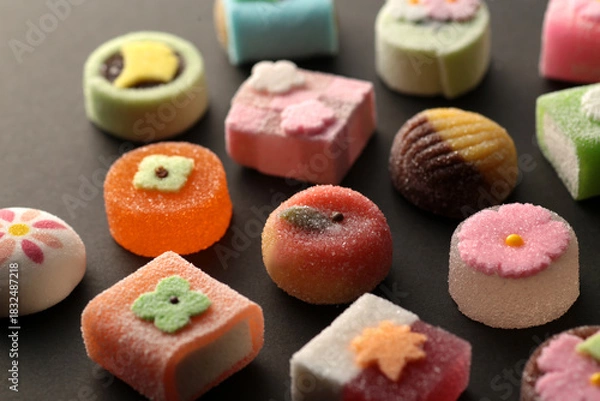 Obraz 季節を感じるカラフルな和菓子の集合写真
