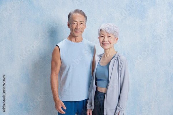 Obraz エクササイズするシニアの男性と女性のポートレート　カメラ目線