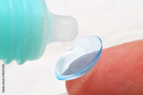 Obraz Contact lens cleaning