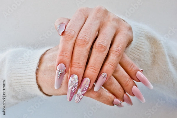 Obraz nails with pink Christmas decorations