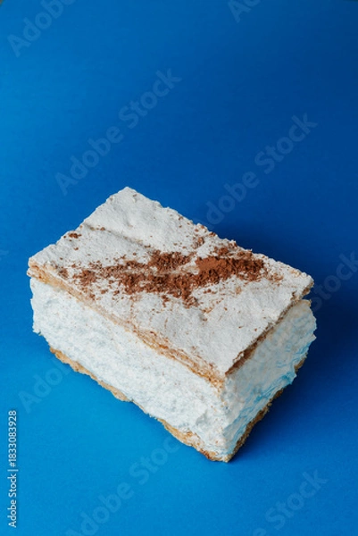 Obraz a milhojas de merengue on a blue background