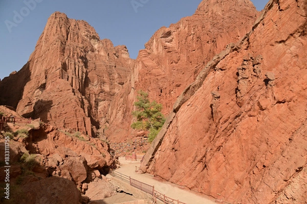Obraz The Tianshan Grand Canyon or Kesileya Grand Canyon is a stunning natural feature in Xinjiang, China, characterized by its distinctive red canyons, formed by millions of years of wind and rain erosion.