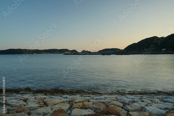 Obraz 海岸から見る夕暮れ時の海