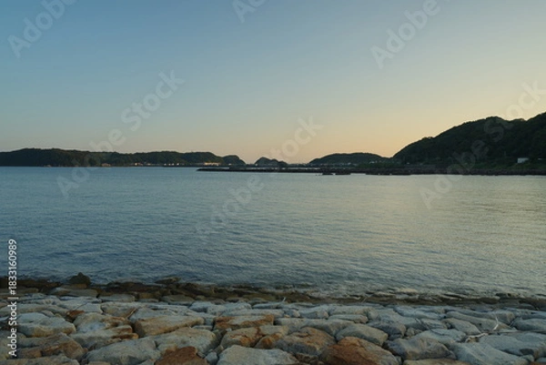 Obraz 海岸から見る夕暮れ時の海