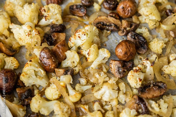 Fototapeta Roasted Cauliflower, Mushrooms, and Onion on Tray – Cozy Autumn Vegetables