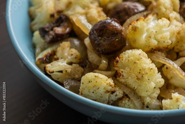 Fototapeta Roasted Cauliflower and Mushrooms in Bowl – Cozy Fall Veggie Side Dish