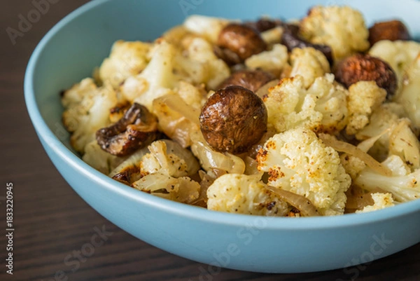 Fototapeta Roasted Cauliflower and Mushrooms in Bowl – Cozy Fall Veggie Side Dish