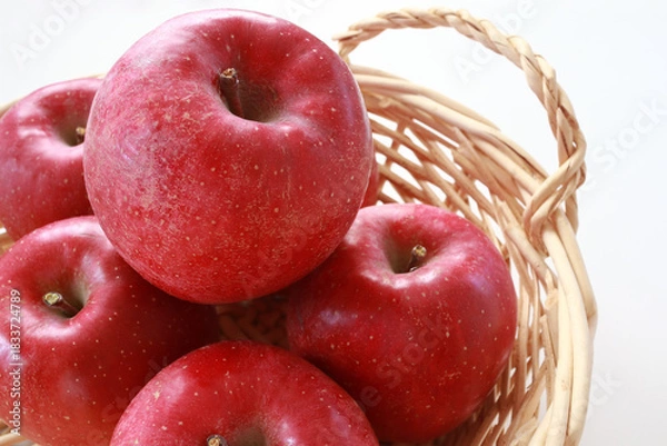 Obraz かごに入ったリンゴ　アップ