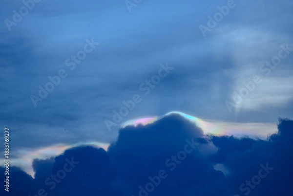 Obraz The cloud has rainbow colors.