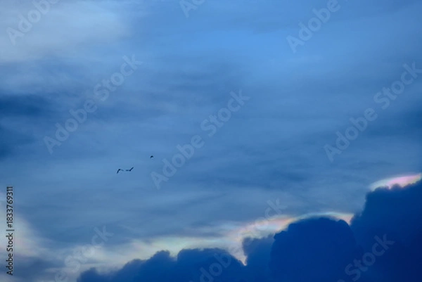 Obraz The cloud has rainbow colors.