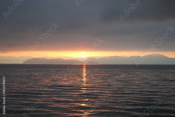 Obraz 滋賀県 月見浜の朝焼けの絶景