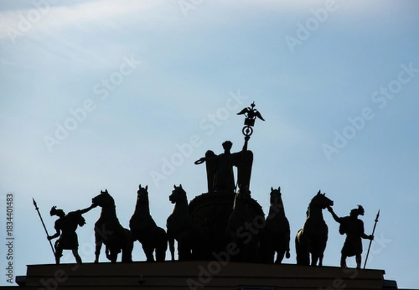 Fototapeta The iconic sculpture of the Chariot of Glory atop the General Staff Building in St. Petersburg, Russia, in silhouette against a clear sky. For travel, architectural, or historical content