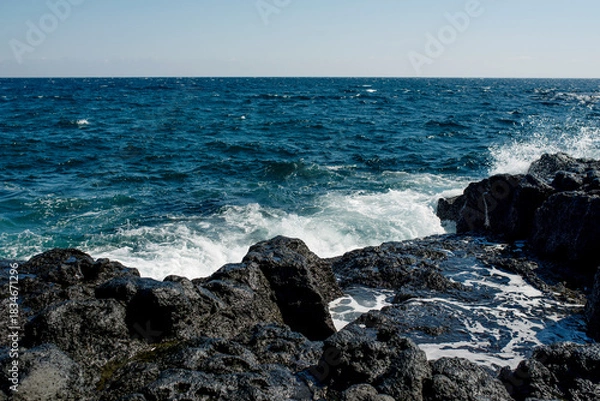 Obraz Dynamic waves crashing against the rocks on Jeju Island, showcasing the islands wild beauty and coastal charm