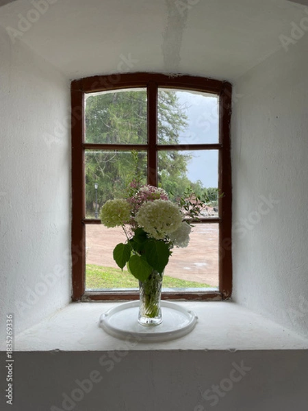Obraz Brown window and white hydrangeas in a vase
