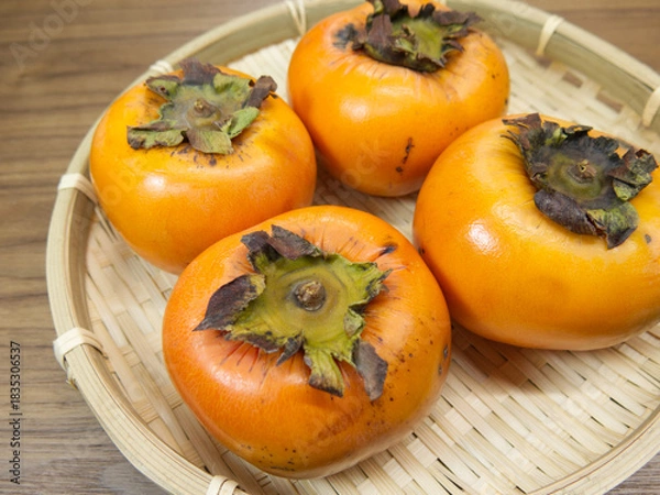 Obraz 路地物の柿　ざる入り