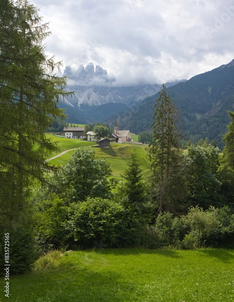 Obraz View of Santa Magdalena in Villnöß with the Odles massif in the background.