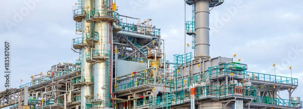 Obraz distillation column in sunny day