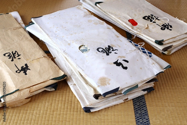 Obraz 相続した家から出てきた処分する古い着物