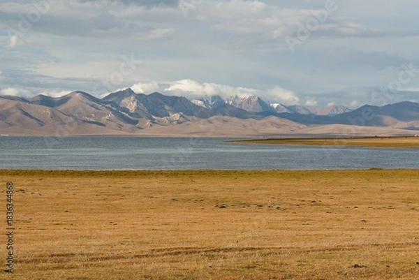 Fototapeta View of Song Kul Lake in the Tian Shan Mountains. In the background the Song Kul Too Mountains. Naryn region. Kyrgyzstan. Asia.