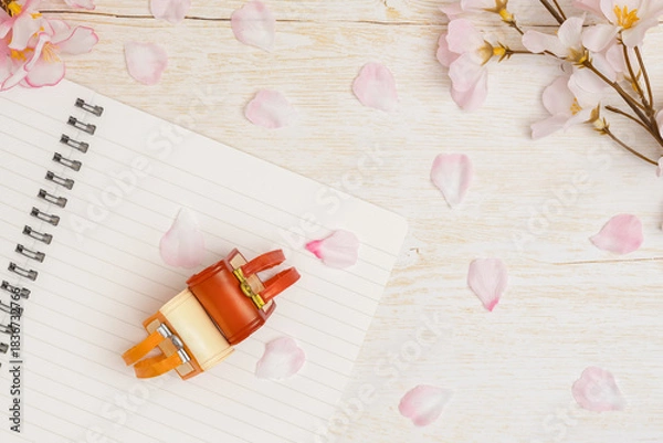 Obraz 卒業入学イメージ｜ランドセルとノートと桜