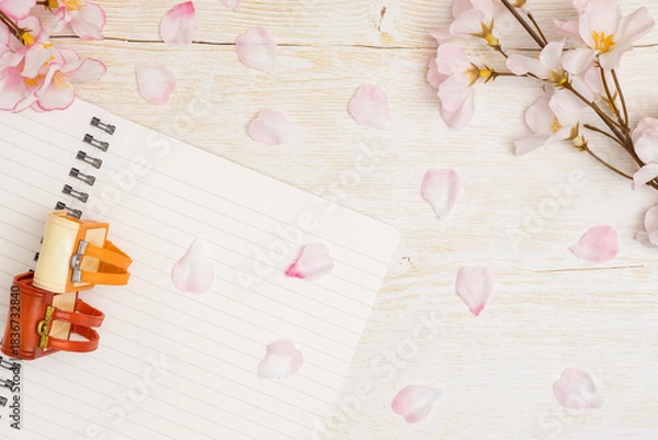 Obraz 	卒業入学イメージ｜ランドセルとノートと桜