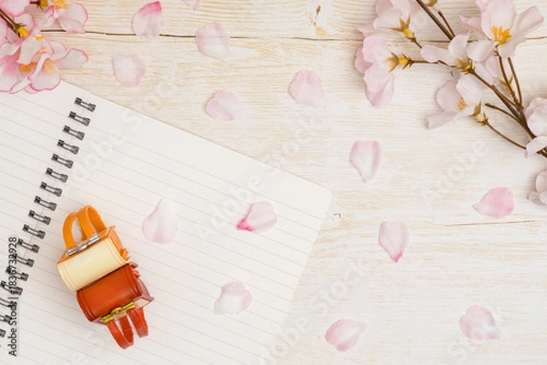 Obraz 	卒業入学イメージ｜ランドセルとノートと桜