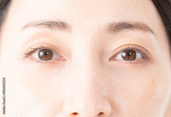 Obraz 女性の目のクローズアップ　ビューティイメージ