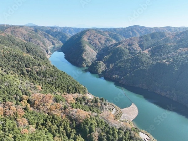 Obraz 岐阜県八百津の紅葉 杉原千畝記念館付近のドローン撮影風景