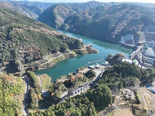 Obraz 岐阜県八百津の紅葉 杉原千畝記念館付近のドローン撮影風景