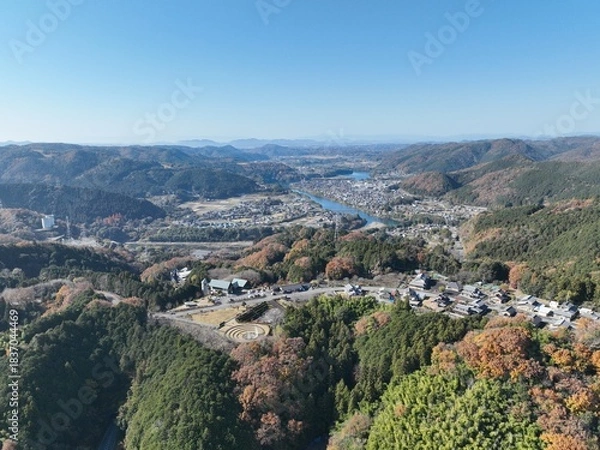 Obraz 岐阜県八百津の紅葉 杉原千畝記念館付近のドローン撮影風景