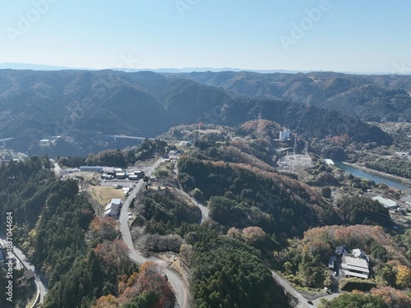Obraz 岐阜県八百津の紅葉 杉原千畝記念館付近のドローン撮影風景