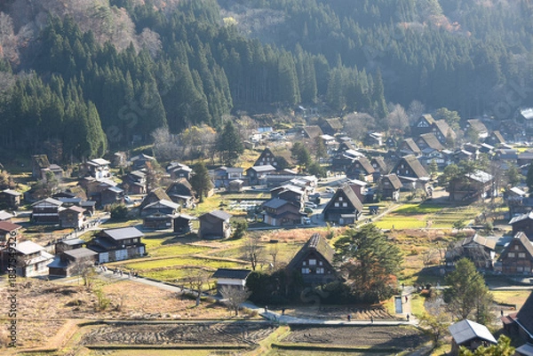 Obraz 紅葉に包まれる白川郷