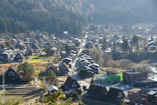 Obraz 紅葉に包まれる白川郷