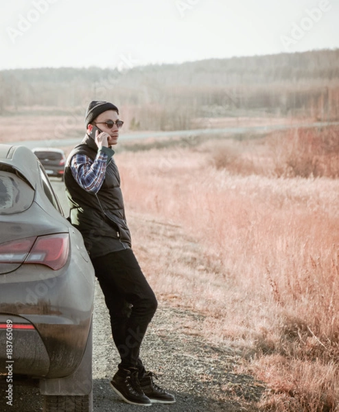 Fototapeta Hipster talking on the smartphone