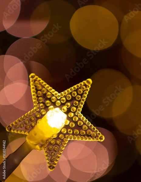 Obraz Lumière en forme d'étoile avec fond flou, jaune et rose, vertical
