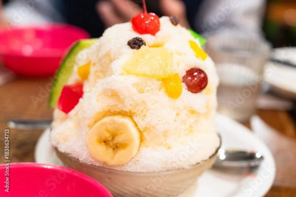Obraz フルーツ彩る甘美なミルクかき氷盛り
