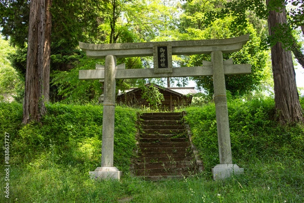 Obraz 大野貯水池よこにある御嶽神社