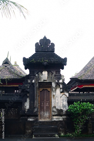 Fototapeta Balinese Stone Gate Building Entrance with Tiled Roofs