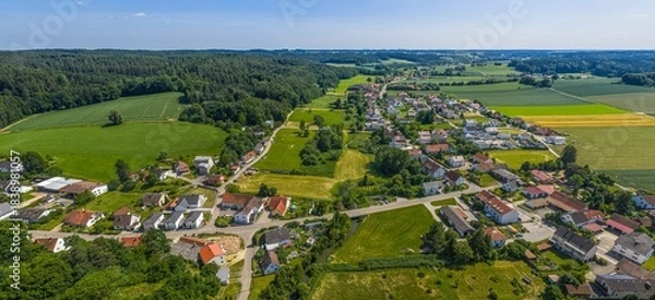 Obraz Die Gemeinde Schiltberg im Wittelsbacher Land in Schwaben aus der Vogelperspektive