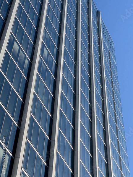 Obraz 都心の超高層建築　冬の光に照らされて