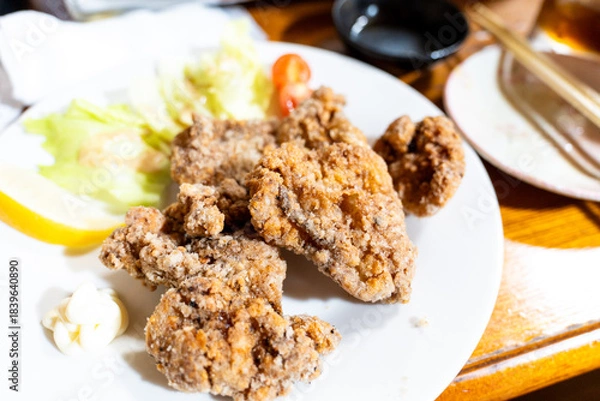 Obraz サクサク食感が際立つジューシー唐揚げ