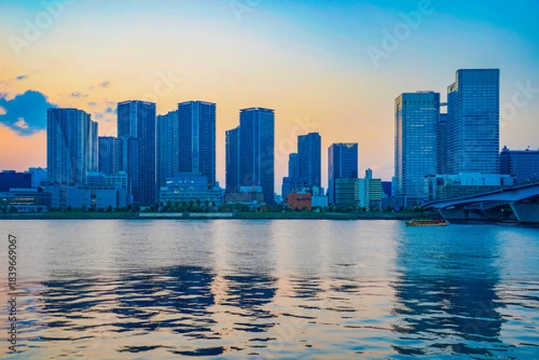 Obraz 水面に映る高層ビル群