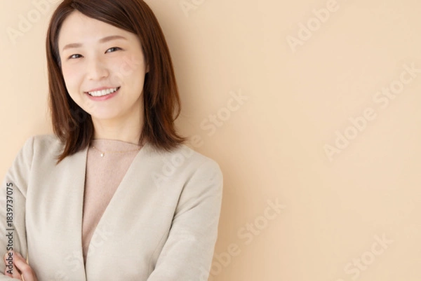 Obraz ビジネス　女性　ベージュ