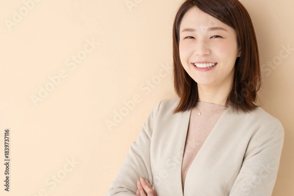 Obraz ビジネス　女性　ベージュ