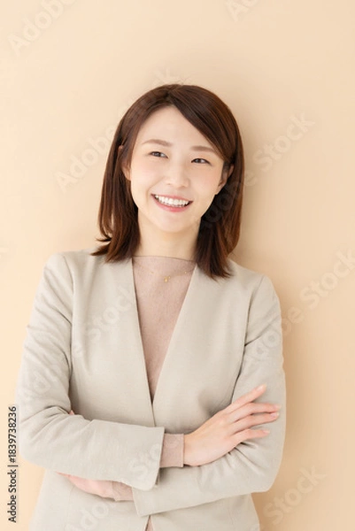 Obraz ビジネス　女性　ベージュ